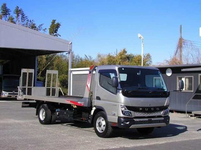 2022 Mitsubishi Canter T