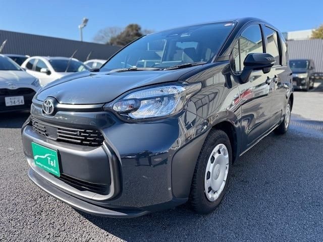 Toyota Sienta HV