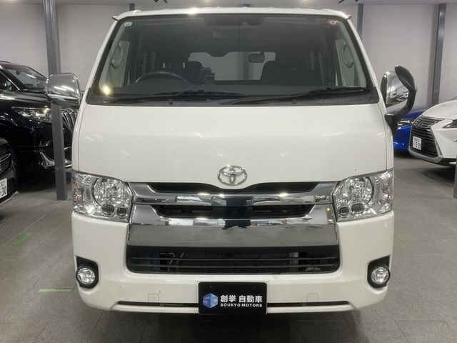 Toyota Hiace V
