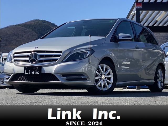 Mercedes-Benz B180