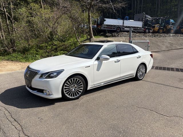 2013 Toyota Crown Majesta