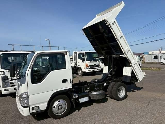 Isuzu ELF Truck