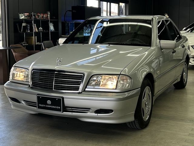 Mercedes-Benz C200