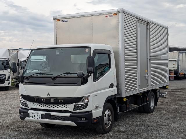 2023 Mitsubishi Canter T