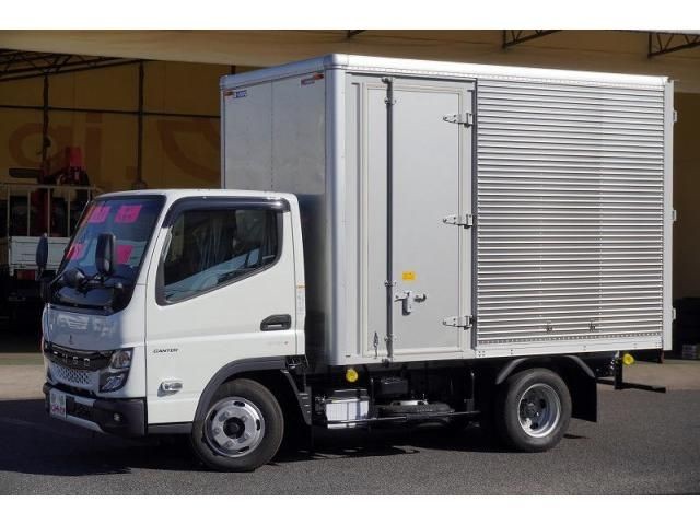 2022 Mitsubishi Canter T