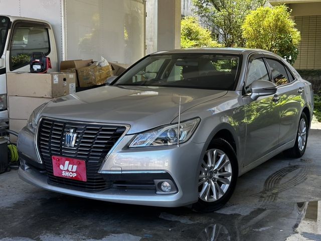 2014 Toyota Crown HV