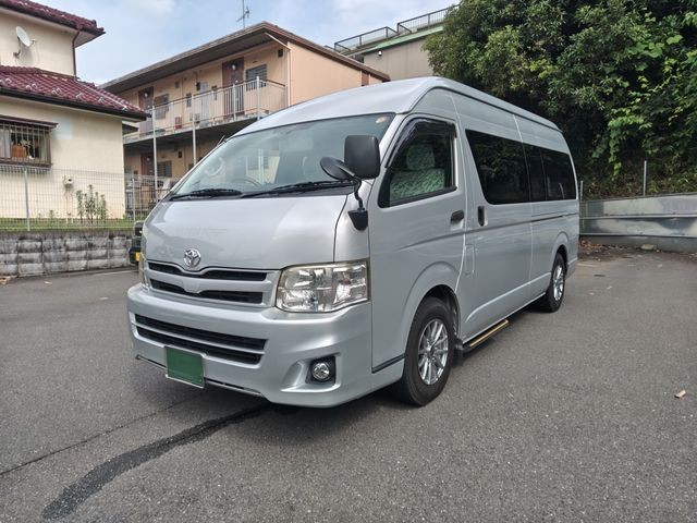 Toyota Hiace Commuter