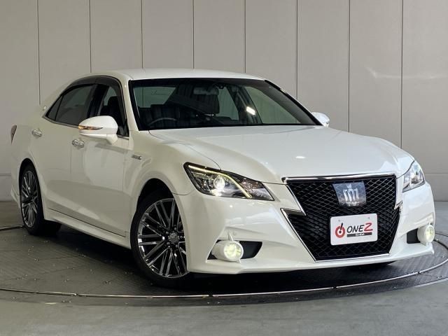 2015 Toyota Crown HV