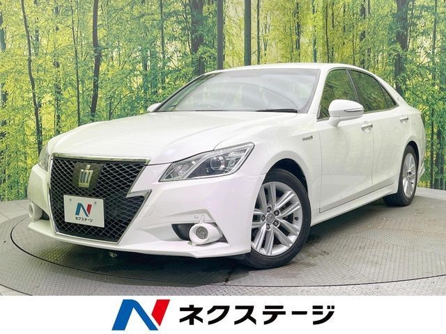 2013 Toyota Crown HV