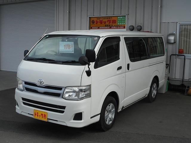 Toyota Hiace V