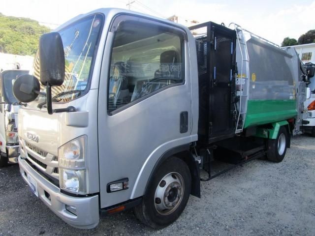 2016 Isuzu ELF