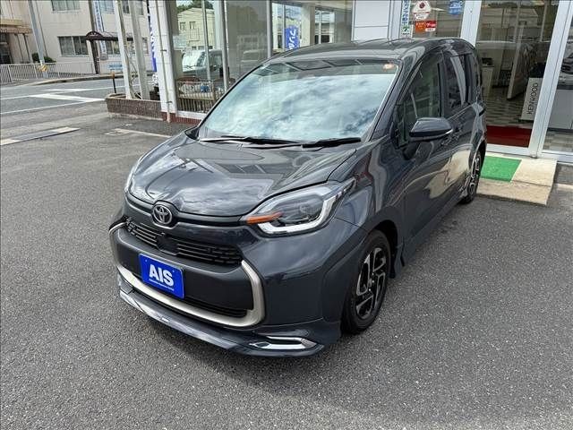 Toyota Sienta HV