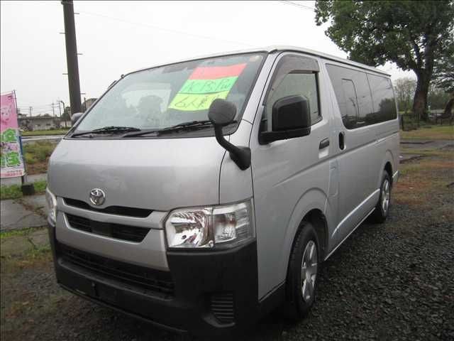 2022 Toyota Hiace V