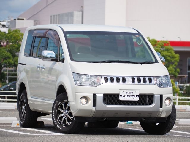 2011 Mitsubishi Delica D5