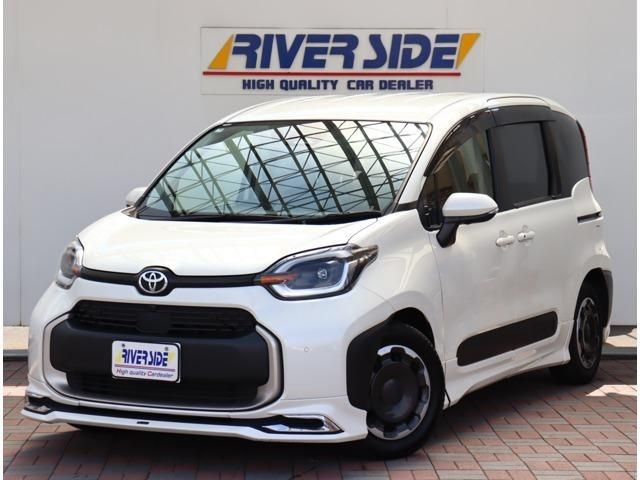 Toyota Sienta HV