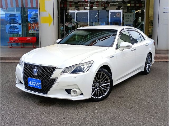 2013 Toyota Crown HV