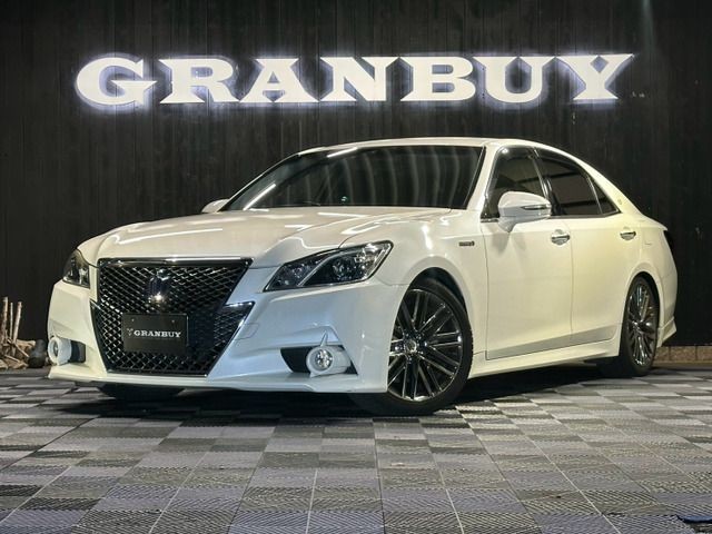2014 Toyota Crown HV