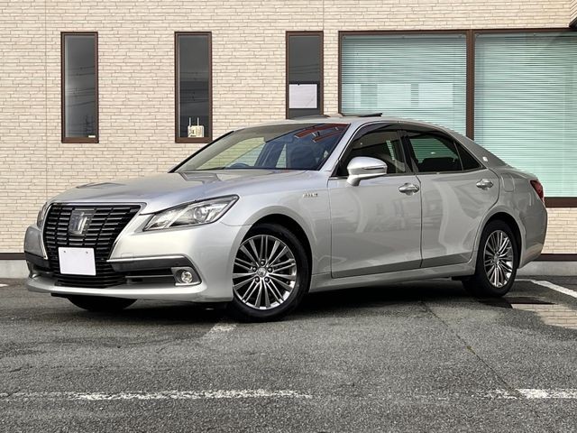 2015 Toyota Crown HV