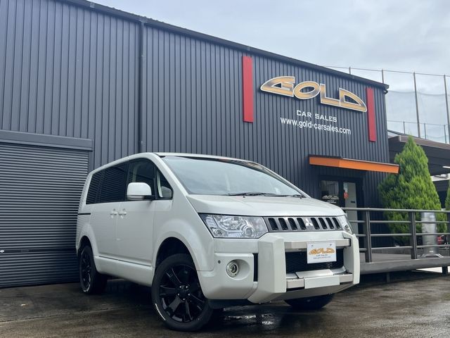 2015 Mitsubishi Delica D5