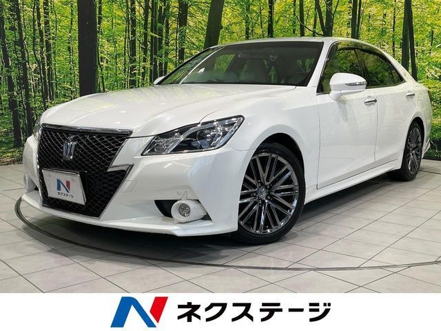 2013 Toyota Crown HV