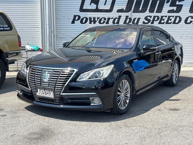 2013 Toyota Crown HV
