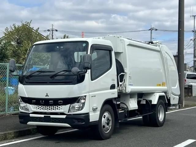 2023 Mitsubishi Canter T