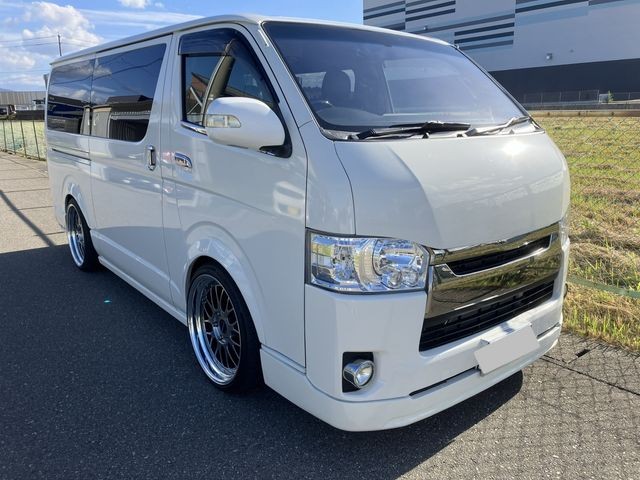 2004 Toyota Hiace V