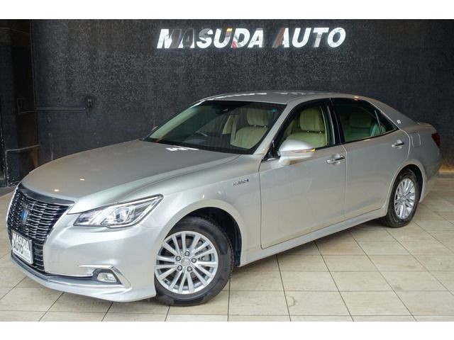 2017 Toyota Crown HV