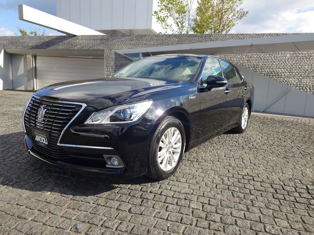 2013 Toyota Crown HV