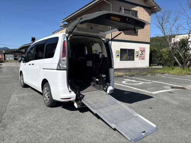 2012 Nissan Serena