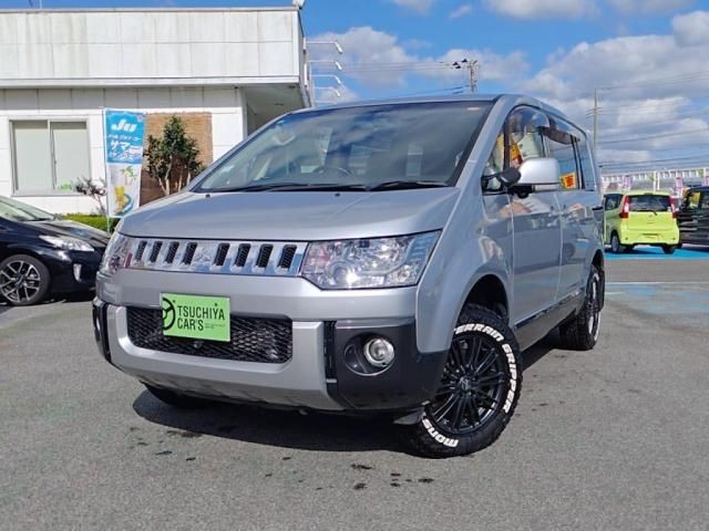 2015 Mitsubishi Delica D5