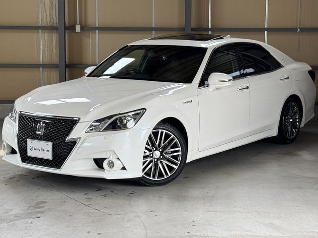 2013 Toyota Crown HV