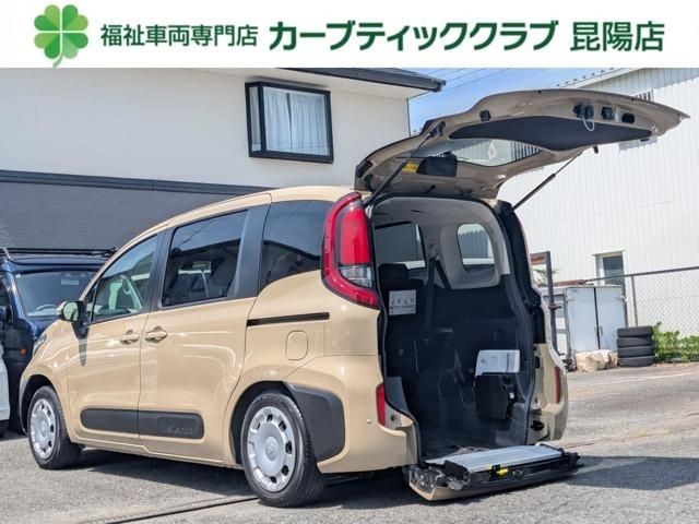 Toyota Sienta HV
