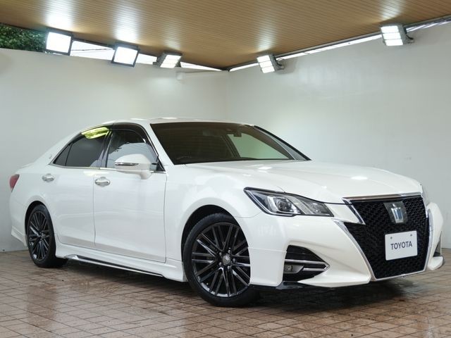 2016 Toyota Crown HV