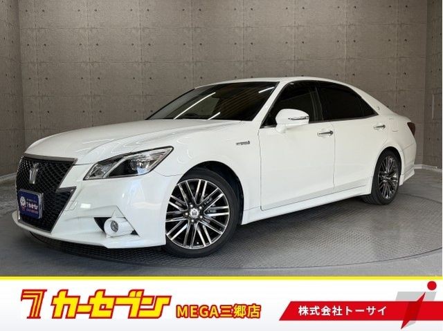 2013 Toyota Crown HV