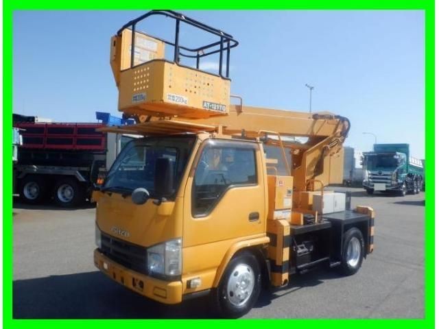 Isuzu ELF