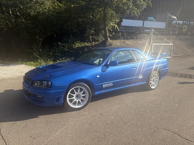 2000 Nissan Skyline