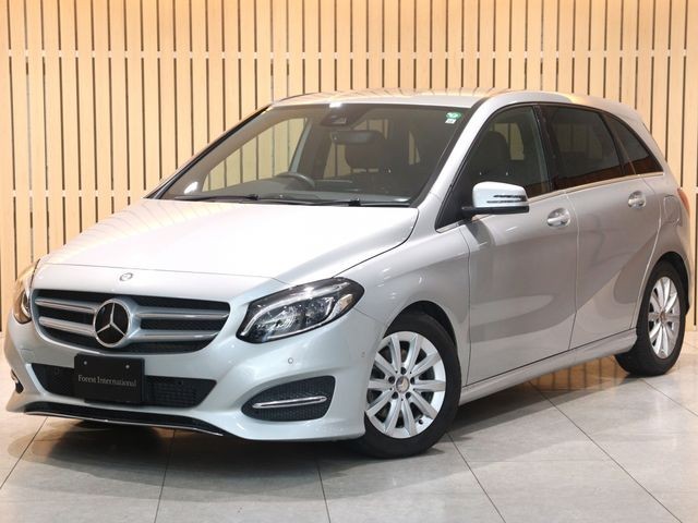 Mercedes-Benz B180