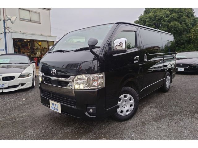 2022 Toyota Hiace V