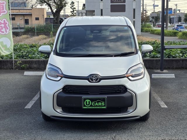 Toyota Sienta HV