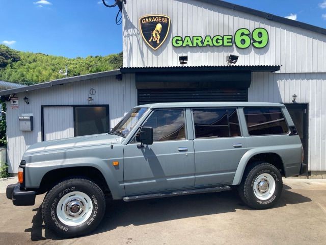 Nissan Safari