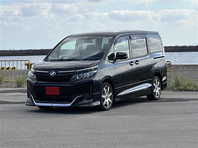 Toyota Voxy HV