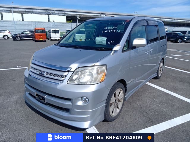 2005 Toyota Noah