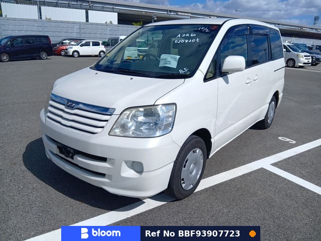 2003 Toyota Noah