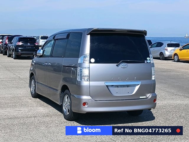 2005 Toyota Voxy