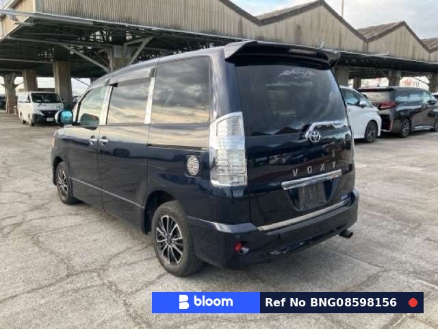 2005 Toyota Voxy