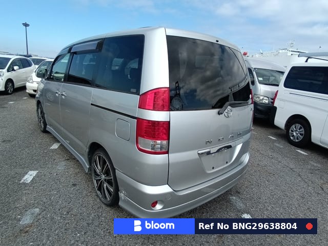 2005 Toyota Noah