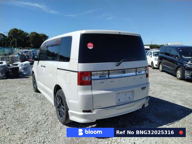 2011 Mitsubishi Delica D5
