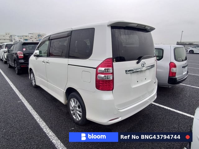 2012 Toyota Noah