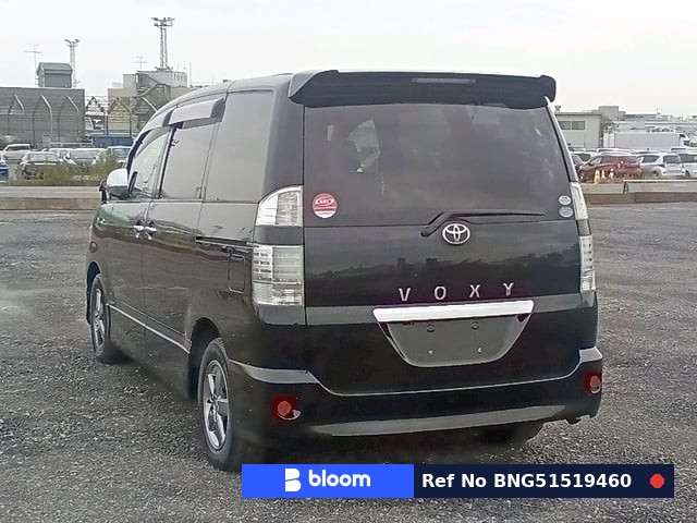 2005 Toyota Voxy